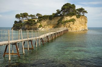 Agios Sostis, podul catre insulita